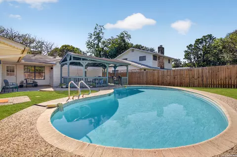 110 Cortes, Universal City, TX 78148