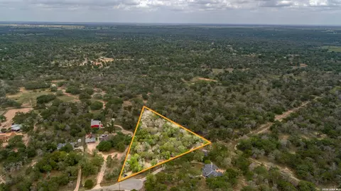 227 Encino Dr, Floresville, TX 78114