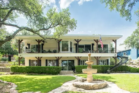 1558 Trail Ridge Dr, Canyon Lake, TX 78133