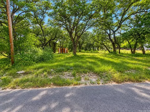 231 Florida Ave, Lakehills, TX 78063
