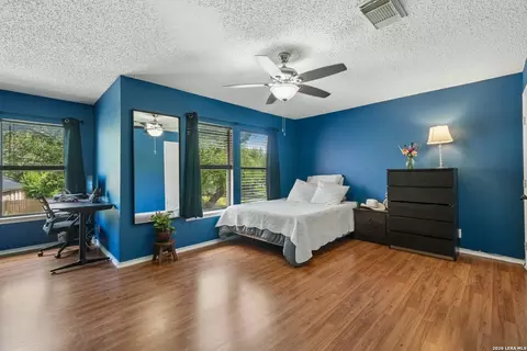 6434 Maverick Oak Dr, San Antonio, TX 78240