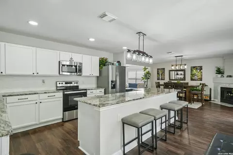 6434 Maverick Oak Dr, San Antonio, TX 78240