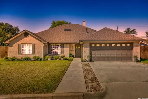 205 Edgewood Dr, Fredericksburg, TX 78624