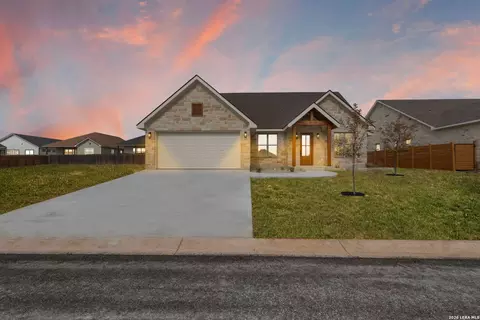 114 Madrona Ln, Fredericksburg, TX 78624