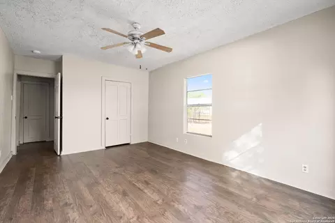 412 W Coker, Devine, TX 78016 photo 17