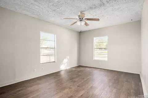 412 W Coker, Devine, TX 78016 photo 16