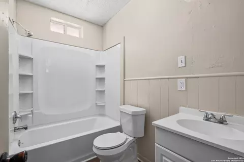 412 W Coker, Devine, TX 78016 photo 18