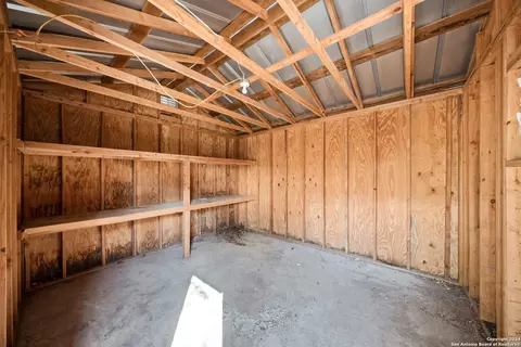 412 W Coker, Devine, TX 78016 photo 25
