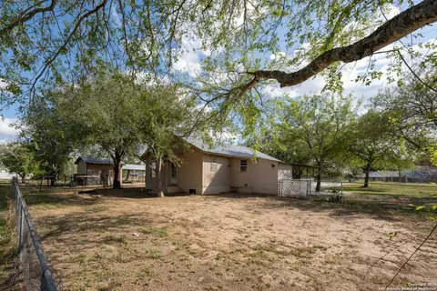 412 W Coker, Devine, TX 78016 photo 22