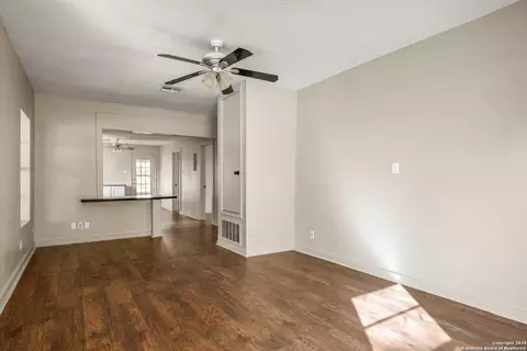 412 W Coker, Devine, TX 78016 photo 5