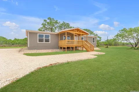 2711 Fm 1332, Jourdanton, TX 78026