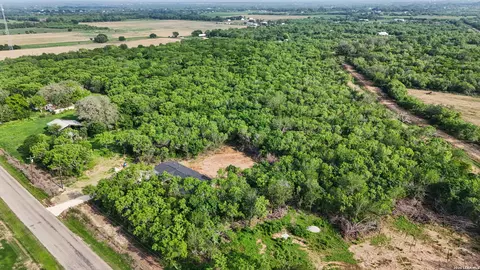 View/Area - 697 County Road 664, Devine, TX 78016 photo 2 of 5