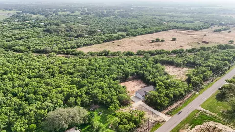 View/Area - 697 County Road 664, Devine, TX 78016 photo 4 of 5