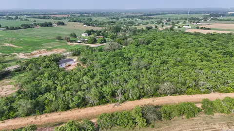 View/Area - 697 County Road 664, Devine, TX 78016 photo 3 of 5