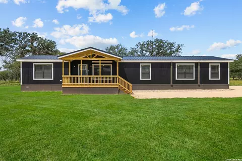 140 Syrah St, La Vernia, TX 78121