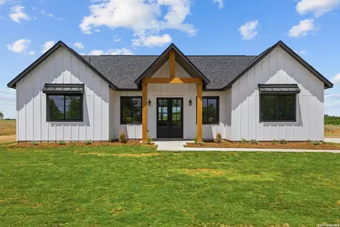 125 Syrah St, La Vernia, TX 78121