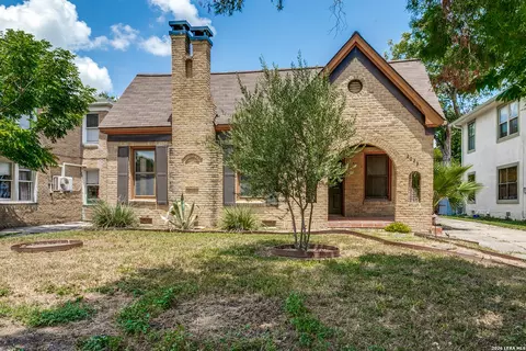 2023 W Kings, San Antonio, TX 78201