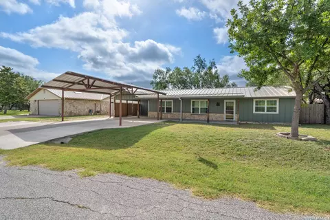 291 Bowlegs St, Brackettville, TX 78832