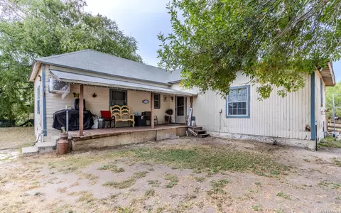 256 S Broadway, Spofford, TX 78877
