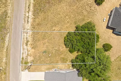 223 Peter Kleid Loop, Blanco, TX 78606 photo 2