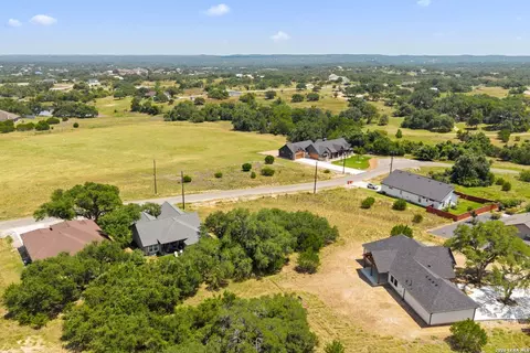 223 Peter Kleid Loop, Blanco, TX 78606 photo 3