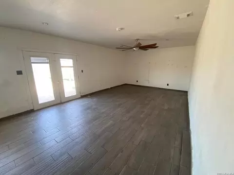 Living - 346 Falcon, Eagle Pass, TX 78852 photo 2 of 4