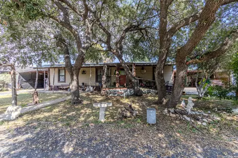 88 Walnut St, Brackettville, TX 78832