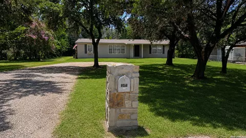 141 N Wagon Wheel Dr, Boerne, TX 78015