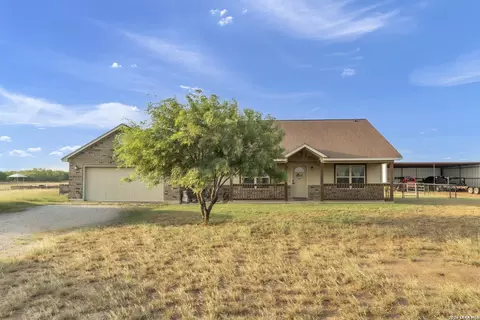 3084 Cr 328, Jourdanton, TX 78026