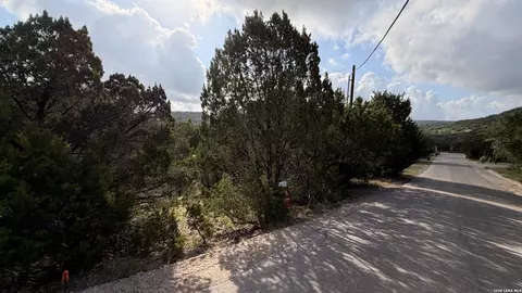 1086 Trail Pass, Canyon Lake, TX 78133