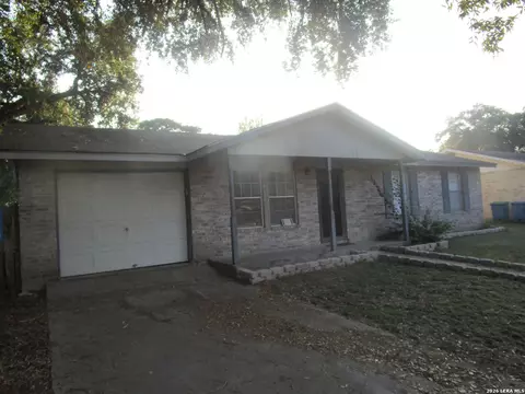808 Garner St, Beeville, TX 78102