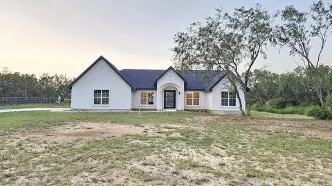 9849 Vista Cir, San Antonio, TX 78263