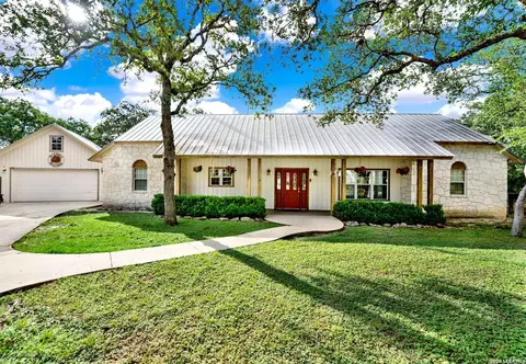 181 Settlers Cir, Bandera, TX 78003