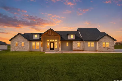 125 Dragonfly Dr, La Vernia, TX 78121