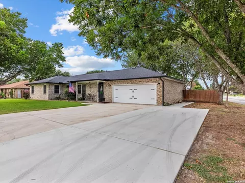 169 Cora St, New Braunfels, TX 78130