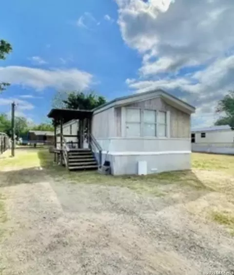 1606 The Ln, Pleasanton, TX 78064