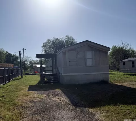 1606 The Ln, Pleasanton, TX 78064