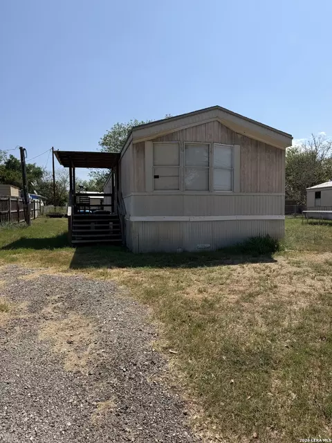 1606 The Ln, Pleasanton, TX 78064