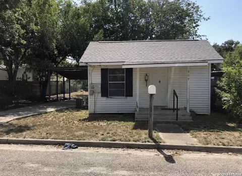 907 Martin, Pleasanton, TX 78064