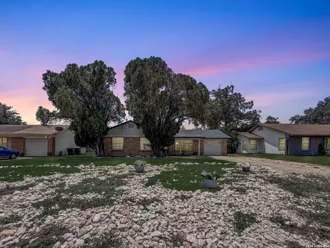 209 Scott Ave, Universal City, TX 78148