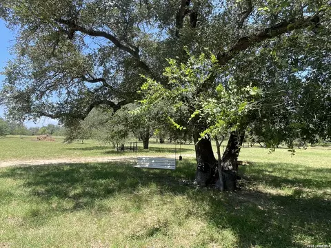 Exterior - 574 County Road 660, Devine, TX 78016 photo 21 of 25