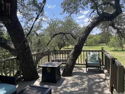 Exterior - 574 County Road 660, Devine, TX 78016 photo 23 of 25