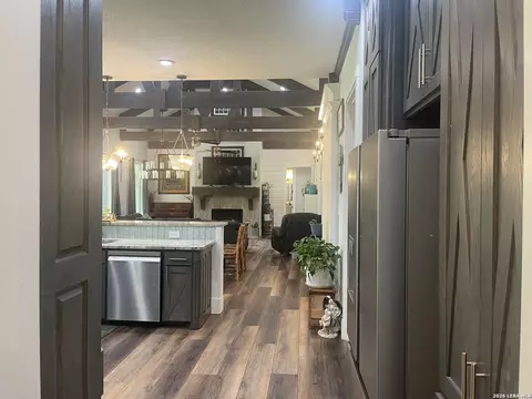 Entry Way - 574 County Road 660, Devine, TX 78016 photo 2 of 4