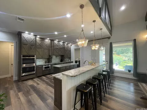 Kitchen - 574 County Road 660, Devine, TX 78016 photo 6 of 10