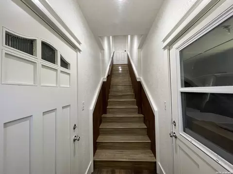 Entry Way - 574 County Road 660, Devine, TX 78016 photo 3 of 4