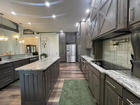 Kitchen - 574 County Road 660, Devine, TX 78016 photo 5 of 10