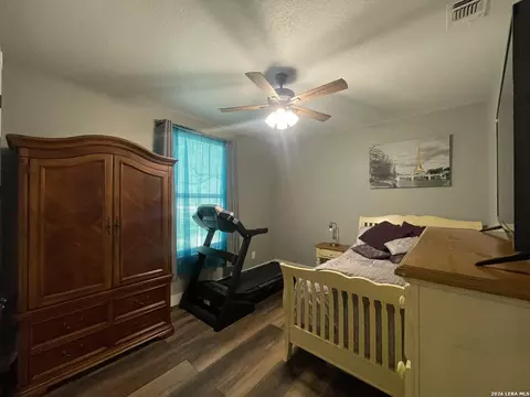 Bedroom - 574 County Road 660, Devine, TX 78016 photo 6 of 18