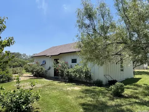 Exterior - 574 County Road 660, Devine, TX 78016 photo 7 of 25