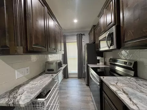 Kitchen - 574 County Road 660, Devine, TX 78016 photo 10 of 10