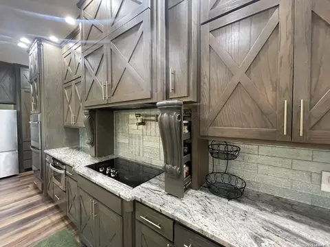 Kitchen - 574 County Road 660, Devine, TX 78016 photo 2 of 10